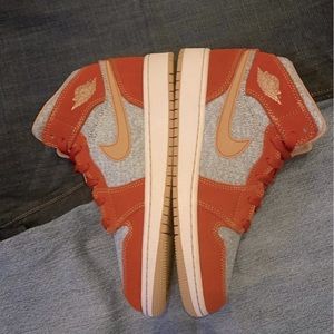 Air Jordan 1 - Mid "Denim Red"